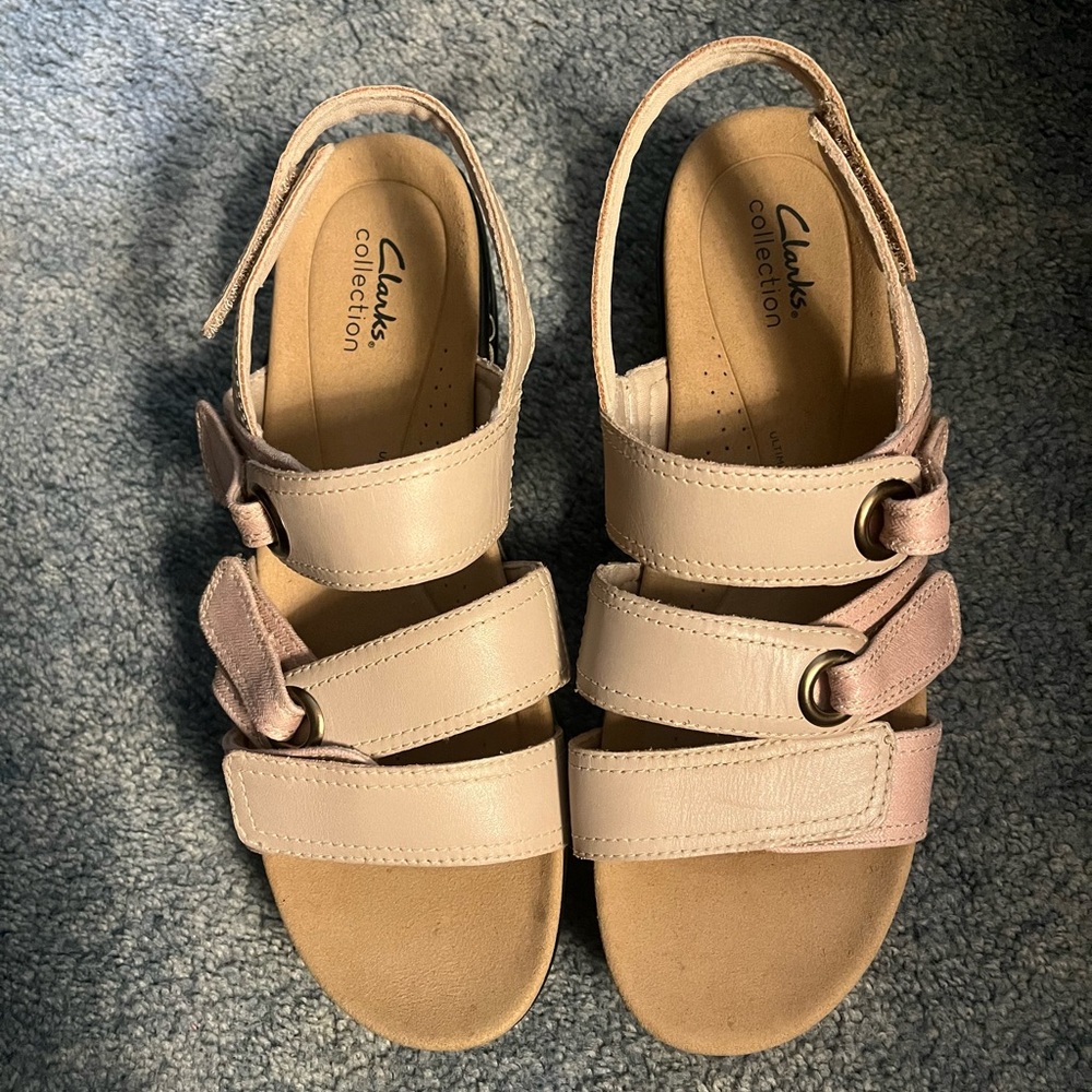 Clark’s Merliah2 Bali size 10 sand color sling back wedge sandals. Adjustable.